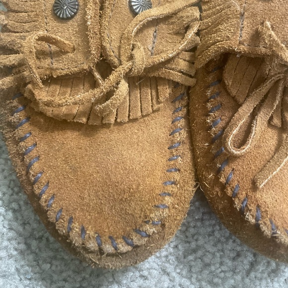Fringe Minnetonka mocassins - Picture 4 of 7
